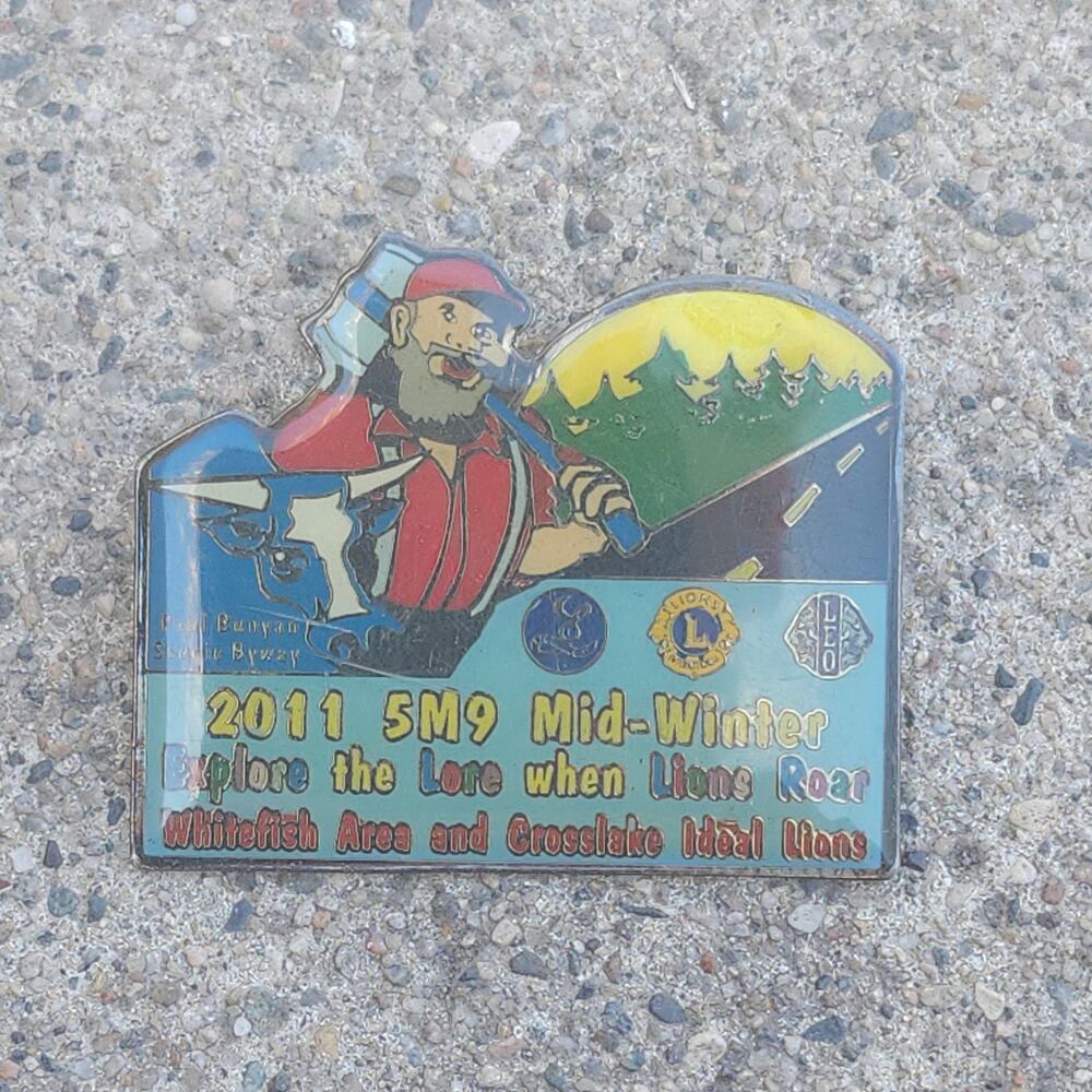 2011 5M9 Mid-Winter Lions Club Pin Whitefish Crosslake Ideal Leo Enamel Badge